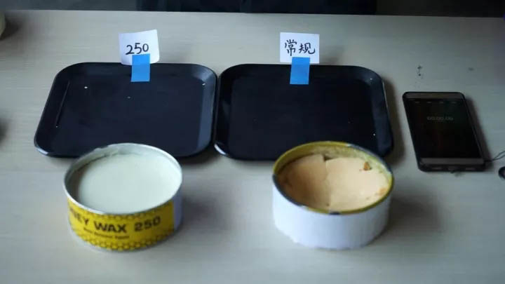 等待模具靜靜放置10-15分鐘，使脫模蠟充分滲透至模具表面