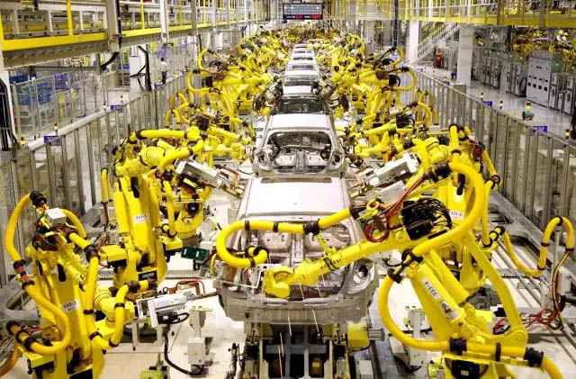 工業(yè)機(jī)器人已經(jīng)在汽車廠、船艇廠等工作場(chǎng)景證明了自己的價(jià)值