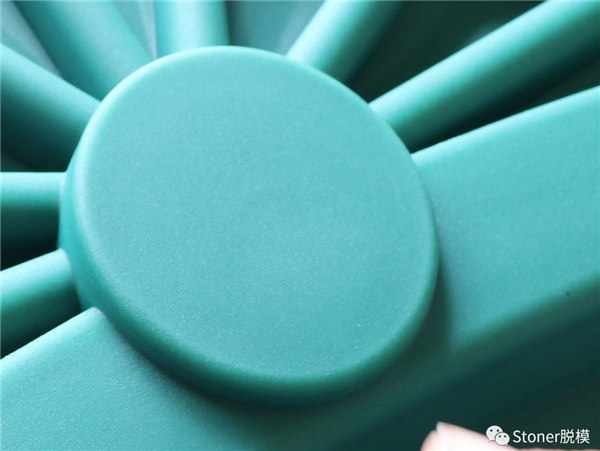 使用Stoner TraSys RotoFlow改善了產(chǎn)品質(zhì)量，提供了沒有針孔的光滑表面！