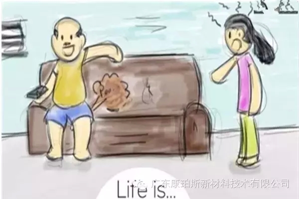 人生就是。。。 妻子已經(jīng)發(fā)火，你卻肆無忌憚地放屁“排毒氣”