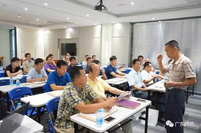 主講——原中國玻璃鋼協(xié)會技術研修的模具制作特聘講師、廣東博皓復合材料有限公司復合材料應用技術總顧問譚永枝老師