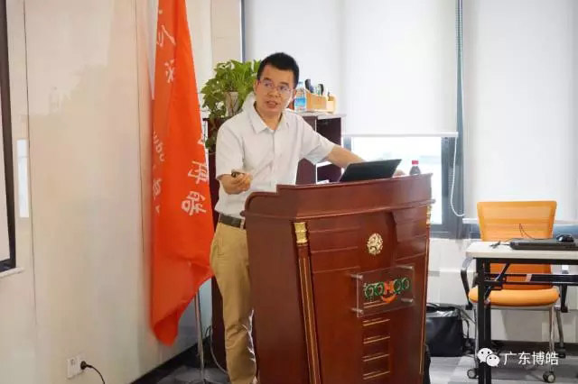 金陵力聯(lián)思有限公司工程師徐秀華講解《樹脂、膠衣產(chǎn)品知識及應用》